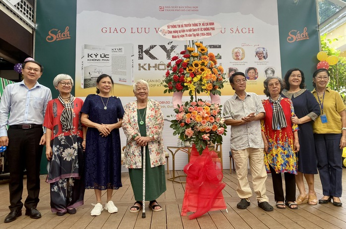 "Ký ức không phai" - những câu chuyện của học sinh miền Nam trên đất Bắc- Ảnh 2. "Ký ức không phai" - những câu chuyện của học sinh miền Nam trên đất Bắc- Ảnh 2.