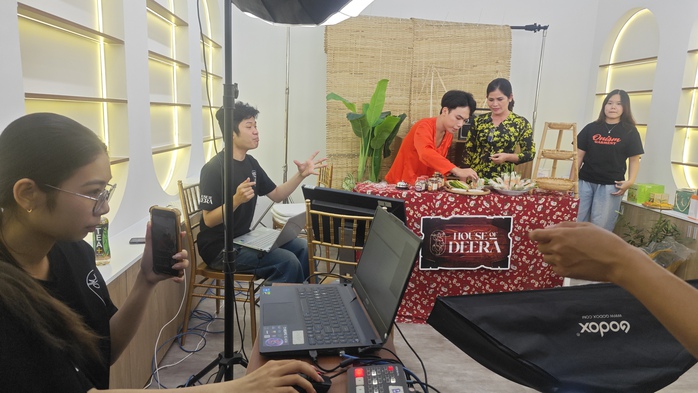 Hoa hậu cùng KOC 5 triệu lượt theo dõi “thị phạm” bán nông sản TP HCM qua livestream- Ảnh 5. Hoa hậu cùng KOC 5 triệu lượt theo dõi “thị phạm” bán nông sản TP HCM qua livestream- Ảnh 5.
