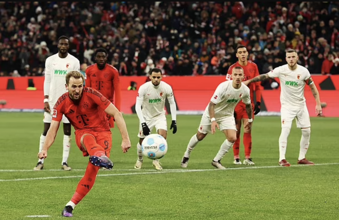 Lập hat-trick thứ 7, Harry Kane chạm mốc 50 bàn thắng nhanh nhất Bundesliga- Ảnh 1. Lập hat-trick thứ 7, Harry Kane chạm mốc 50 bàn thắng nhanh nhất Bundesliga- Ảnh 1.