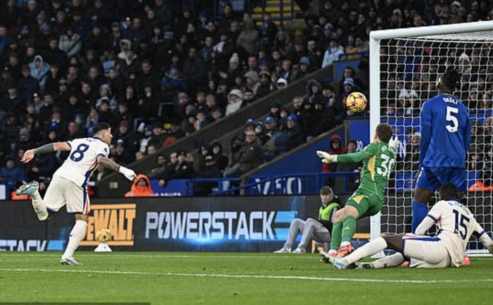 HLV Maresca gieo sầu đội bóng cũ, Chelsea thắng Leicester giữ vững Top 3- Ảnh 4. HLV Maresca gieo sầu đội bóng cũ, Chelsea thắng Leicester giữ vững Top 3- Ảnh 4.