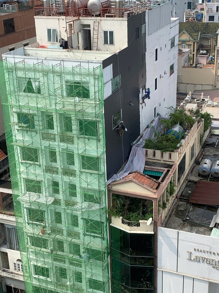 GÓC ẢNH: Mạo hiểm với nghề- Ảnh 1. GÓC ẢNH: Mạo hiểm với nghề- Ảnh 1.