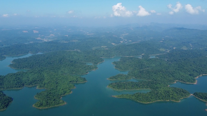 Vẻ đẹp hoang sơ, kỳ vĩ của "Hạ Long trên cạn" ở xứ Thanh- Ảnh 1. Vẻ đẹp hoang sơ, kỳ vĩ của "Hạ Long trên cạn" ở xứ Thanh- Ảnh 1.