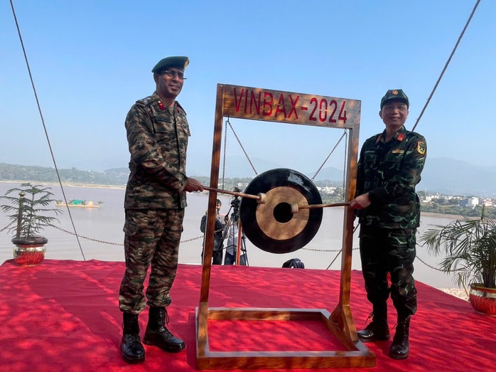 Video: Ấn tượng lễ bế mạc Diễn tập Việt Nam - Ấn Độ về gìn giữ hòa bình Liên Hiệp Quốc- Ảnh 5. Video: Ấn tượng lễ bế mạc Diễn tập Việt Nam - Ấn Độ về gìn giữ hòa bình Liên Hiệp Quốc- Ảnh 5.