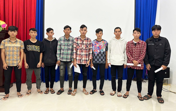 17 đối tượng dùng dao phóng lợn tấn công nhầm người- Ảnh 1. 17 đối tượng dùng dao phóng lợn tấn công nhầm người- Ảnh 1.