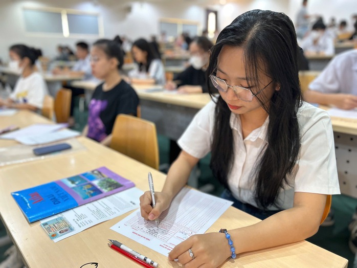 Hạn chế cộng điểm ưu tiên để công bằng khi vào đại học- Ảnh 2. Hạn chế cộng điểm ưu tiên để công bằng khi vào đại học- Ảnh 2.