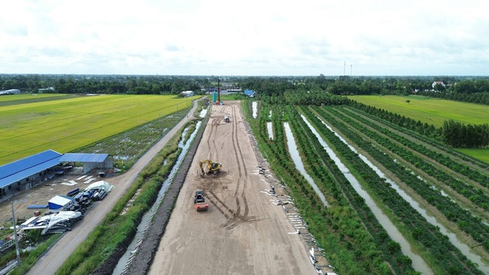 Dự án đường cao tốc Châu Đốc - Cần Thơ - Sóc Trăng đoạn qua Cần Thơ đang được thi công. Ảnh: CA LINH Dự án đường cao tốc Châu Đốc - Cần Thơ - Sóc Trăng đoạn qua Cần Thơ đang được thi công. Ảnh: CA LINH