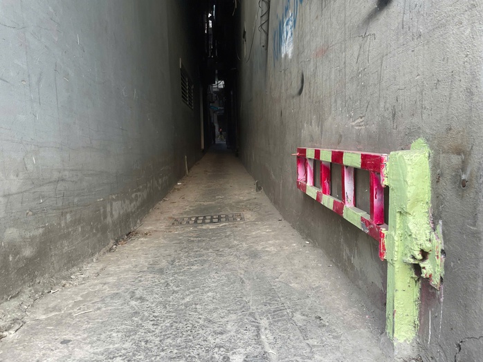 Chính quyền nói gì về việc người dân lắp barrier ngăn xe vào ngõ nhỏ?- Ảnh 2. Chính quyền nói gì về việc người dân lắp barrier ngăn xe vào ngõ nhỏ?- Ảnh 2.