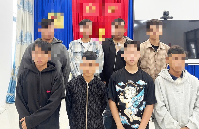 17 đối tượng dùng dao phóng lợn tấn công nhầm người- Ảnh 2. 17 đối tượng dùng dao phóng lợn tấn công nhầm người- Ảnh 2.