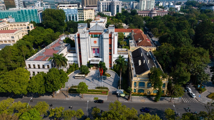 Ngắm những công trình văn hóa, lịch sử của quận Hoàn Kiếm từ trên cao- Ảnh 8. Ngắm những công trình văn hóa, lịch sử của quận Hoàn Kiếm từ trên cao- Ảnh 8.