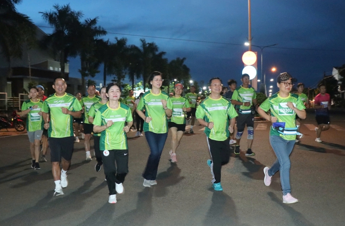 Hoàng Nguyên Thanh lần thứ nhì vô địch Giải Marathon Bình Phước - Ảnh 4. Hoàng Nguyên Thanh lần thứ nhì vô địch Giải Marathon Bình Phước - Ảnh 4.