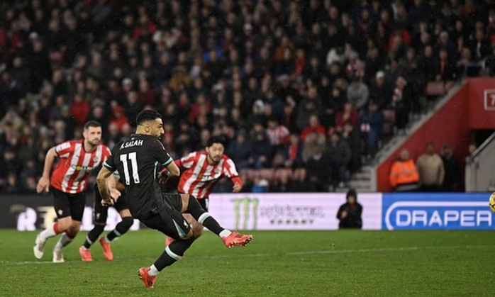 Lập cú đúp trước Southampton, Salah gửi lời thách thức Man City- Ảnh 6. Lập cú đúp trước Southampton, Salah gửi lời thách thức Man City- Ảnh 6.