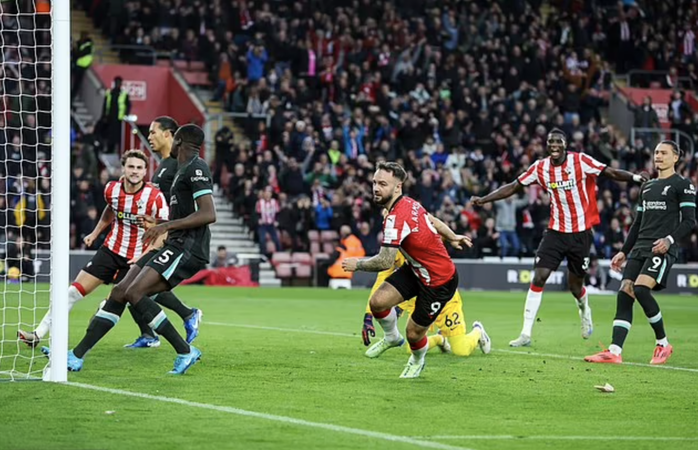 Lập cú đúp trước Southampton, Salah gửi lời thách thức Man City- Ảnh 4. Lập cú đúp trước Southampton, Salah gửi lời thách thức Man City- Ảnh 4.