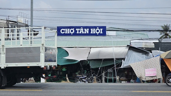 Nữ tổ phó quản lý chợ trộm 155 tờ vé số- Ảnh 1. Nữ tổ phó quản lý chợ trộm 155 tờ vé số- Ảnh 1.