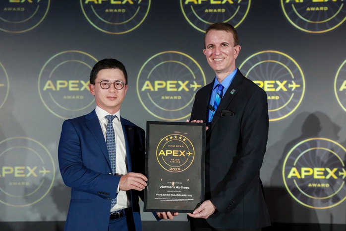 1- Ông Hà Minh Quang - Trưởng chi nhánh Vietnam Airlines tại Mỹ đại diện nhận danh hiệu từ APEX 1- Ông Hà Minh Quang - Trưởng chi nhánh Vietnam Airlines tại Mỹ đại diện nhận danh hiệu từ APEX