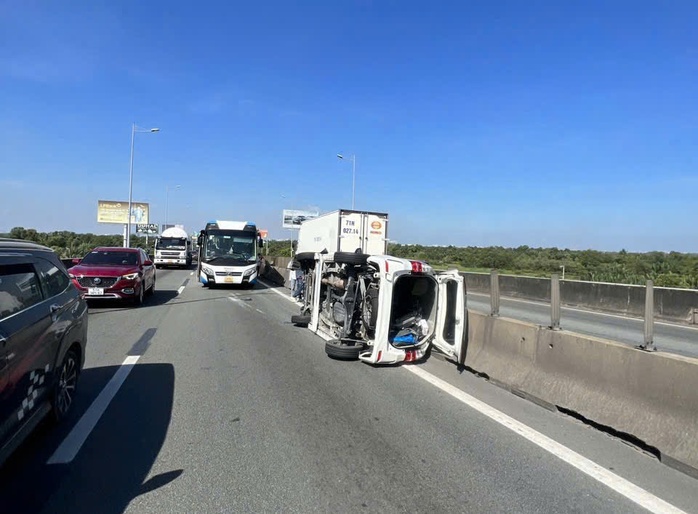 Một vụ tai nạn giao thông trên tuyến cao tốc TP HCM - Long Thành - Dầu Giây ngày 14-11Ảnh: ANH VŨ Một vụ tai nạn giao thông trên tuyến cao tốc TP HCM - Long Thành - Dầu Giây ngày 14-11Ảnh: ANH VŨ