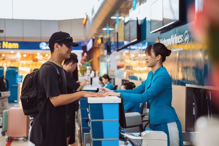 Vietnam Airlines đặc biệt chú trọng xây dựng và nâng tầm dịch vụ chuẩn 5 sao ngay từ những trải nghiệm mặt đất (1) Vietnam Airlines đặc biệt chú trọng xây dựng và nâng tầm dịch vụ chuẩn 5 sao ngay từ những trải nghiệm mặt đất (1)