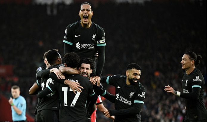 Lập cú đúp trước Southampton, Salah gửi lời thách thức Man City- Ảnh 3. Lập cú đúp trước Southampton, Salah gửi lời thách thức Man City- Ảnh 3.