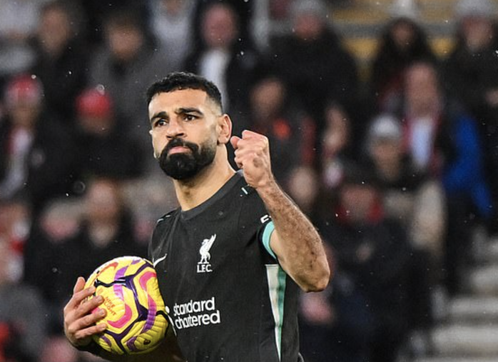 Mohamed Salah thất vọng với Liverpool, chuẩn bị rời sân Anfield- Ảnh 2. Mohamed Salah thất vọng với Liverpool, chuẩn bị rời sân Anfield- Ảnh 2.