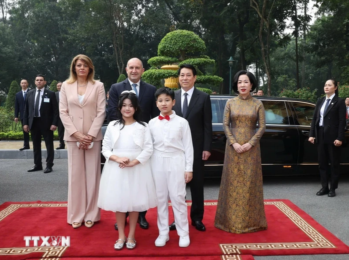 Chủ tịch nước Lương Cường chủ trì lễ đón Tổng thống Bulgaria- Ảnh 1. Chủ tịch nước Lương Cường chủ trì lễ đón Tổng thống Bulgaria- Ảnh 1.