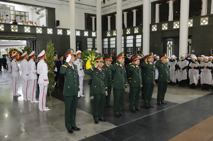 Tiễn biệt Trung tướng, Anh hùng Lực lượng vũ trang nhân dân Khuất Duy Tiến- Ảnh 4. Tiễn biệt Trung tướng, Anh hùng Lực lượng vũ trang nhân dân Khuất Duy Tiến- Ảnh 4.