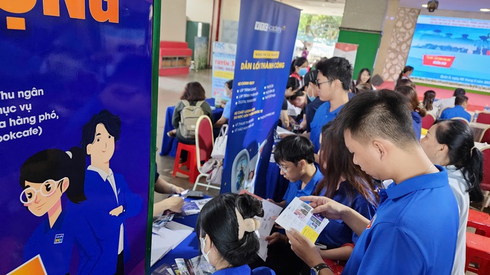 Vì sao người lao động vẫn thờ ơ với cơ hội việc
làm thu nhập hấp dẫn?- Ảnh 1. Vì sao người lao động vẫn thờ ơ với cơ hội việc
làm thu nhập hấp dẫn?- Ảnh 1.
