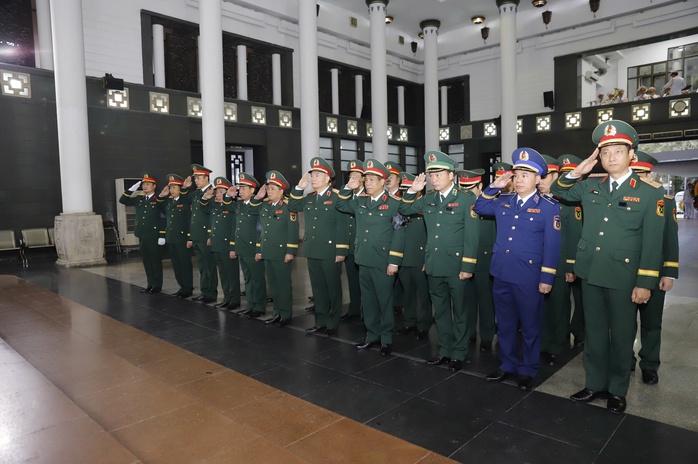 Tiễn biệt Trung tướng, Anh hùng Lực lượng vũ trang nhân dân Khuất Duy Tiến- Ảnh 3. Tiễn biệt Trung tướng, Anh hùng Lực lượng vũ trang nhân dân Khuất Duy Tiến- Ảnh 3.