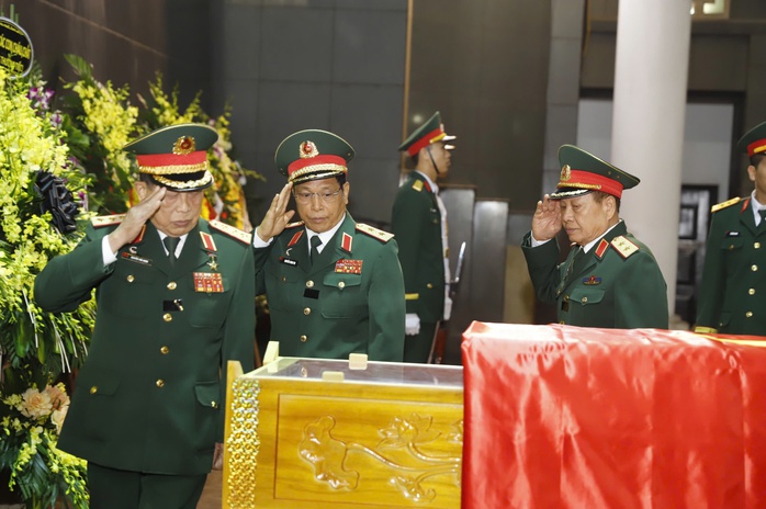 Tiễn biệt Trung tướng, Anh hùng Lực lượng vũ trang nhân dân Khuất Duy Tiến- Ảnh 5. Tiễn biệt Trung tướng, Anh hùng Lực lượng vũ trang nhân dân Khuất Duy Tiến- Ảnh 5.