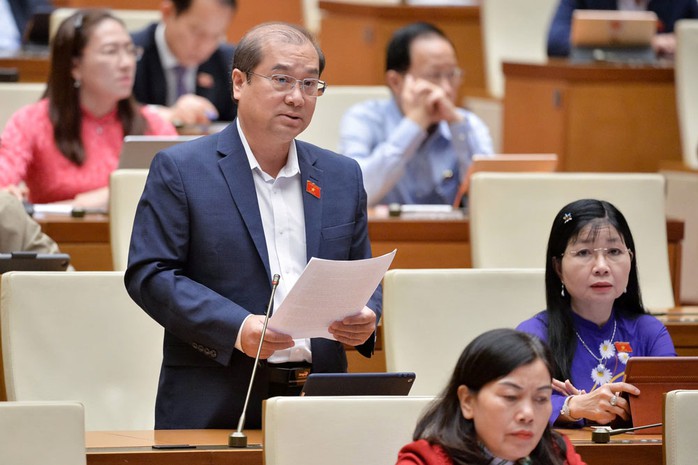 Đại biểu Trình Lam Sinh bày tỏ lo ngại trước tình hình gia tăng tội phạm công nghệ cao, tội phạm chưa thành niên. Ảnh: HỒ LONG Đại biểu Trình Lam Sinh bày tỏ lo ngại trước tình hình gia tăng tội phạm công nghệ cao, tội phạm chưa thành niên. Ảnh: HỒ LONG