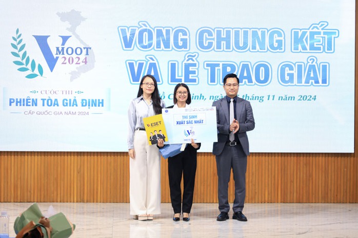 Trường ĐH Luật TP HCM giành chiến thắng cuộc thi Phiên tòa giả định cấp quốc gia 2024- Ảnh 2. Trường ĐH Luật TP HCM giành chiến thắng cuộc thi Phiên tòa giả định cấp quốc gia 2024- Ảnh 2.