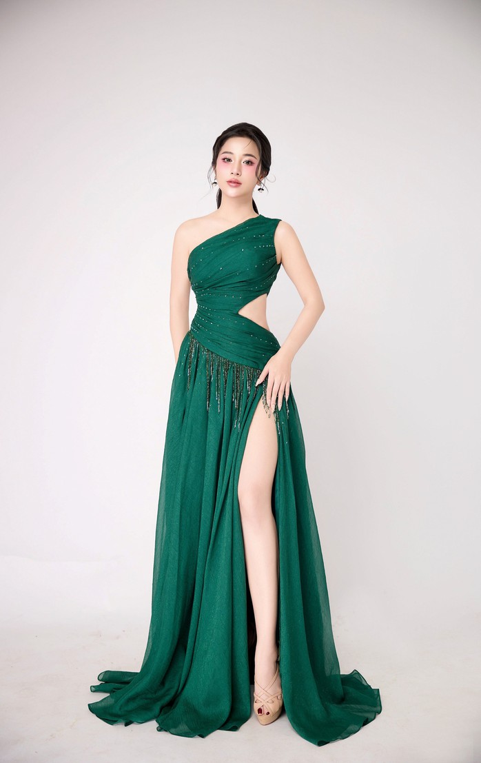 Ca sĩ Tố My đăng clip tự "tác động" mũi để chứng minh mũi xịn không dao kéo- Ảnh 3. Ca sĩ Tố My đăng clip tự "tác động" mũi để chứng minh mũi xịn không dao kéo- Ảnh 3.