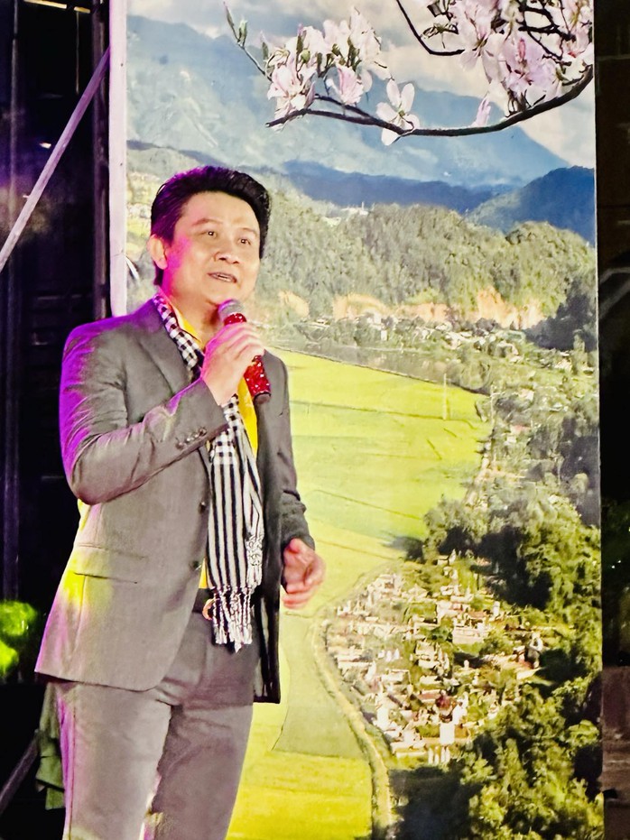 Chương trình văn nghệ tri ân "Điện Biên Phủ - Bản hùng ca thế kỷ": Hào hùng, nghĩa tình- Ảnh 8. Chương trình văn nghệ tri ân "Điện Biên Phủ - Bản hùng ca thế kỷ": Hào hùng, nghĩa tình- Ảnh 8.