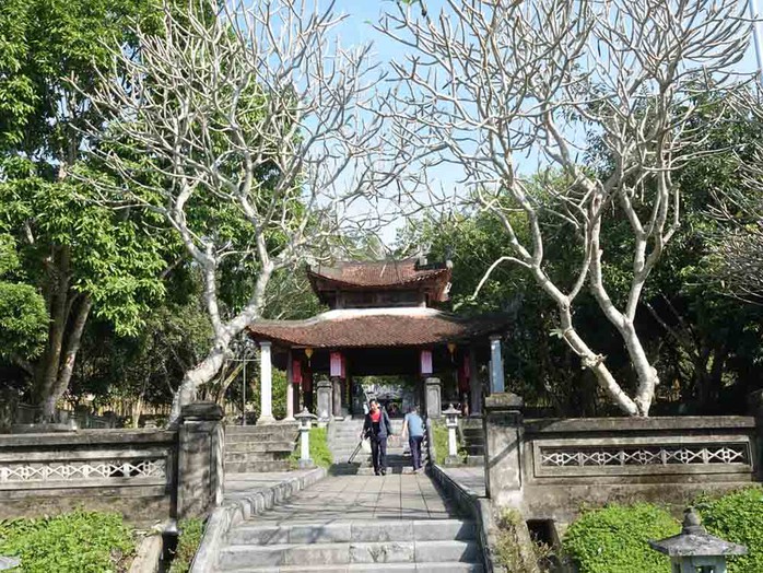 Mộ và khu lưu niệm Hải Thượng Lãn Ông Lê Hữu Trác là di tích Quốc gia đặc biệt- Ảnh 2. Mộ và khu lưu niệm Hải Thượng Lãn Ông Lê Hữu Trác là di tích Quốc gia đặc biệt- Ảnh 2.