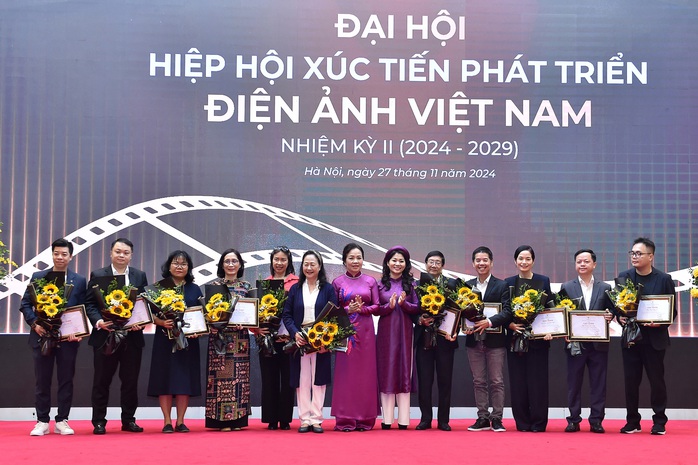 TS Ngô Phương Lan tái đắc cử Chủ tịch Hiệp hội Xúc tiến phát triển Điện ảnh Việt Nam- Ảnh 3. TS Ngô Phương Lan tái đắc cử Chủ tịch Hiệp hội Xúc tiến phát triển Điện ảnh Việt Nam- Ảnh 3.