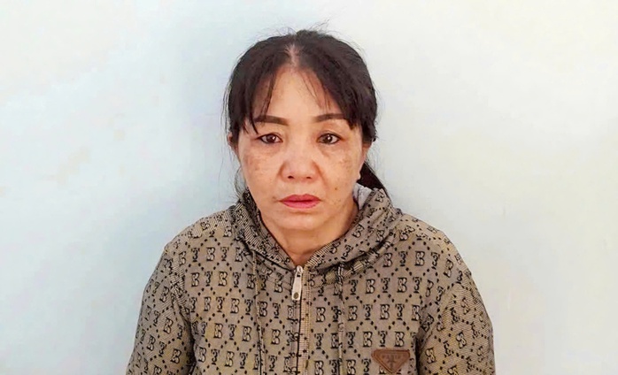 Bé gái bị mẹ nuôi nhẫn tâm tạt nước sôi vì làm mất vé số- Ảnh 2. Bé gái bị mẹ nuôi nhẫn tâm tạt nước sôi vì làm mất vé số- Ảnh 2.