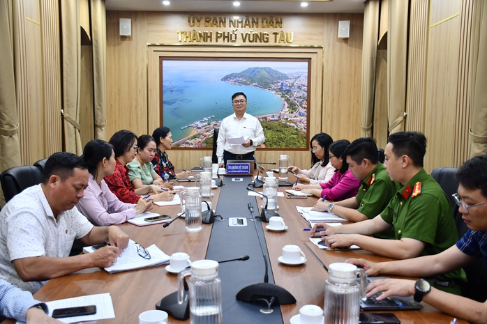 Chủ tịch TP Vũng Tàu họp đột xuất về vụ 117 người nghi ngộ độc sau khi ăn bánh mì - Ảnh 1. Chủ tịch TP Vũng Tàu họp đột xuất về vụ 117 người nghi ngộ độc sau khi ăn bánh mì - Ảnh 1.