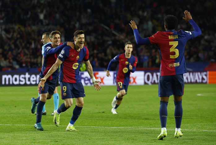 Lewandowski đưa Barcelona lên nhì bảng, Bayern Munich quật ngã PSG- Ảnh 3. Lewandowski đưa Barcelona lên nhì bảng, Bayern Munich quật ngã PSG- Ảnh 3.