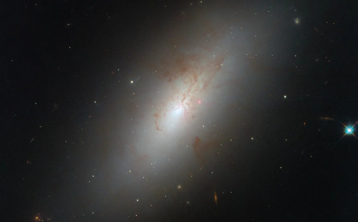 Lộ diện siêu vật thể "giữa 2 thế giới" khiến NASA bối rối- Ảnh 1. Lộ diện siêu vật thể "giữa 2 thế giới" khiến NASA bối rối- Ảnh 1.