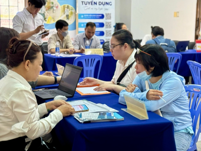 Cần chính sách hỗ trợ lao động trung niên- Ảnh 1. Cần chính sách hỗ trợ lao động trung niên- Ảnh 1.