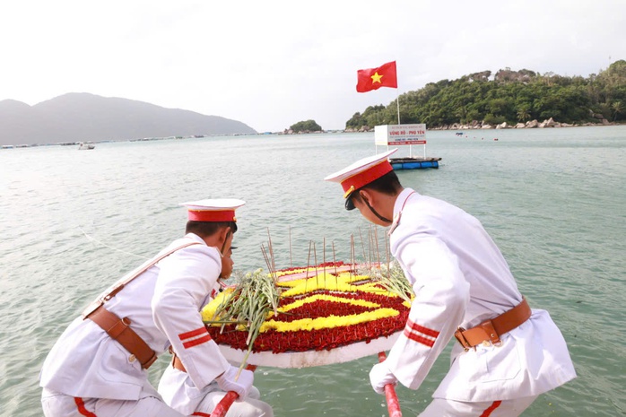 Trọng thể kỉ niệm 60 năm Bến tàu Không số Vũng Rô - Ảnh 2. Trọng thể kỉ niệm 60 năm Bến tàu Không số Vũng Rô - Ảnh 2.