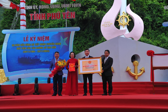 Trọng thể kỉ niệm 60 năm Bến tàu Không số Vũng Rô - Ảnh 7. Trọng thể kỉ niệm 60 năm Bến tàu Không số Vũng Rô - Ảnh 7.