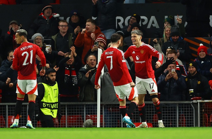 Rượt đuổi tỉ số 5 bàn, Man United thắng trận đầu dưới thời HLV Amorim - Ảnh 1. Rượt đuổi tỉ số 5 bàn, Man United thắng trận đầu dưới thời HLV Amorim - Ảnh 1.
