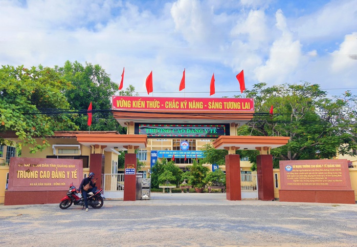 "Lùm xùm" chuyện bổ nhiệm ở Trường CĐ Y tế Quảng Bình- Ảnh 1.