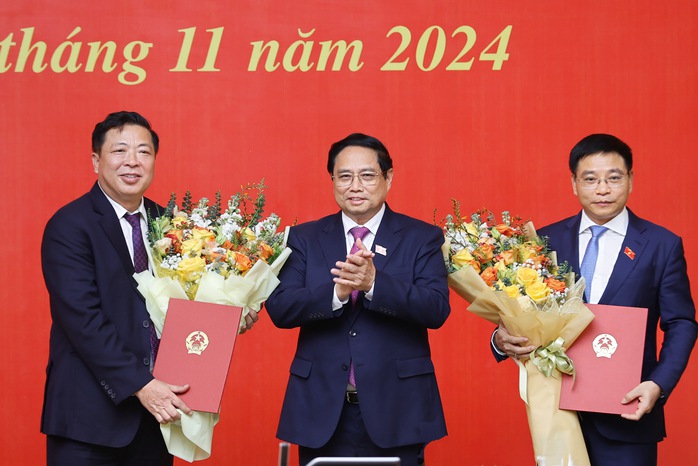 Thủ tướng trao quyết định bổ nhiệm 2 tân Bộ trưởng Tài chính và Giao thông vận tải- Ảnh 1. Thủ tướng trao quyết định bổ nhiệm 2 tân Bộ trưởng Tài chính và Giao thông vận tải- Ảnh 1.