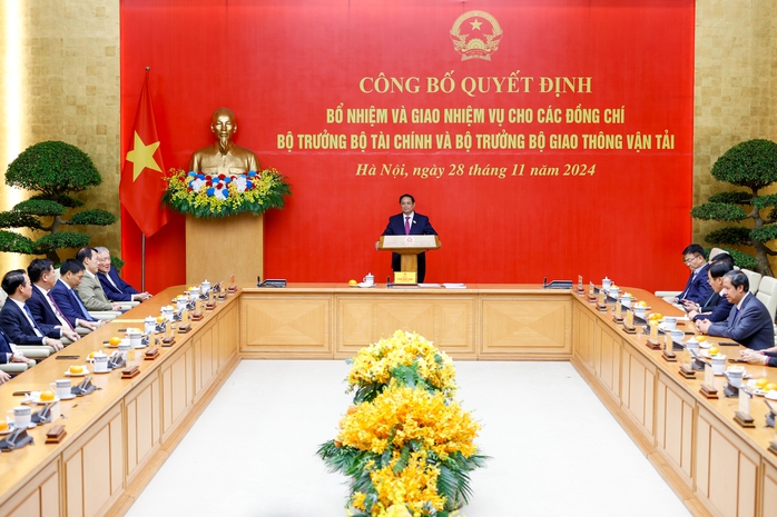 Thủ tướng trao quyết định bổ nhiệm 2 tân Bộ trưởng Tài chính và Giao thông vận tải- Ảnh 2. Thủ tướng trao quyết định bổ nhiệm 2 tân Bộ trưởng Tài chính và Giao thông vận tải- Ảnh 2.