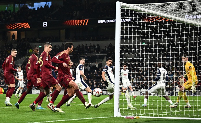 Rượt đuổi tỉ số 5 bàn, Man United thắng trận đầu dưới thời HLV Amorim - Ảnh 7. Rượt đuổi tỉ số 5 bàn, Man United thắng trận đầu dưới thời HLV Amorim - Ảnh 7.
