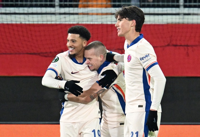 Jadon Sancho tỏa sáng, Chelsea thắng trận thứ tư liên tiếp ở Conference League- Ảnh 3. Jadon Sancho tỏa sáng, Chelsea thắng trận thứ tư liên tiếp ở Conference League- Ảnh 3.