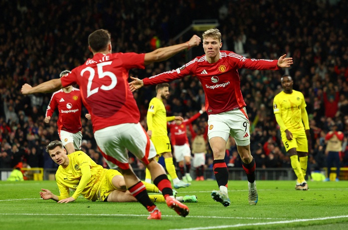 Rượt đuổi tỉ số 5 bàn, Man United thắng trận đầu dưới thời HLV Amorim - Ảnh 6. Rượt đuổi tỉ số 5 bàn, Man United thắng trận đầu dưới thời HLV Amorim - Ảnh 6.