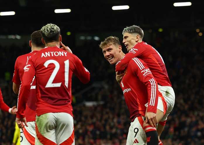 Rượt đuổi tỉ số 5 bàn, Man United thắng trận đầu dưới thời HLV Amorim - Ảnh 5. Rượt đuổi tỉ số 5 bàn, Man United thắng trận đầu dưới thời HLV Amorim - Ảnh 5.