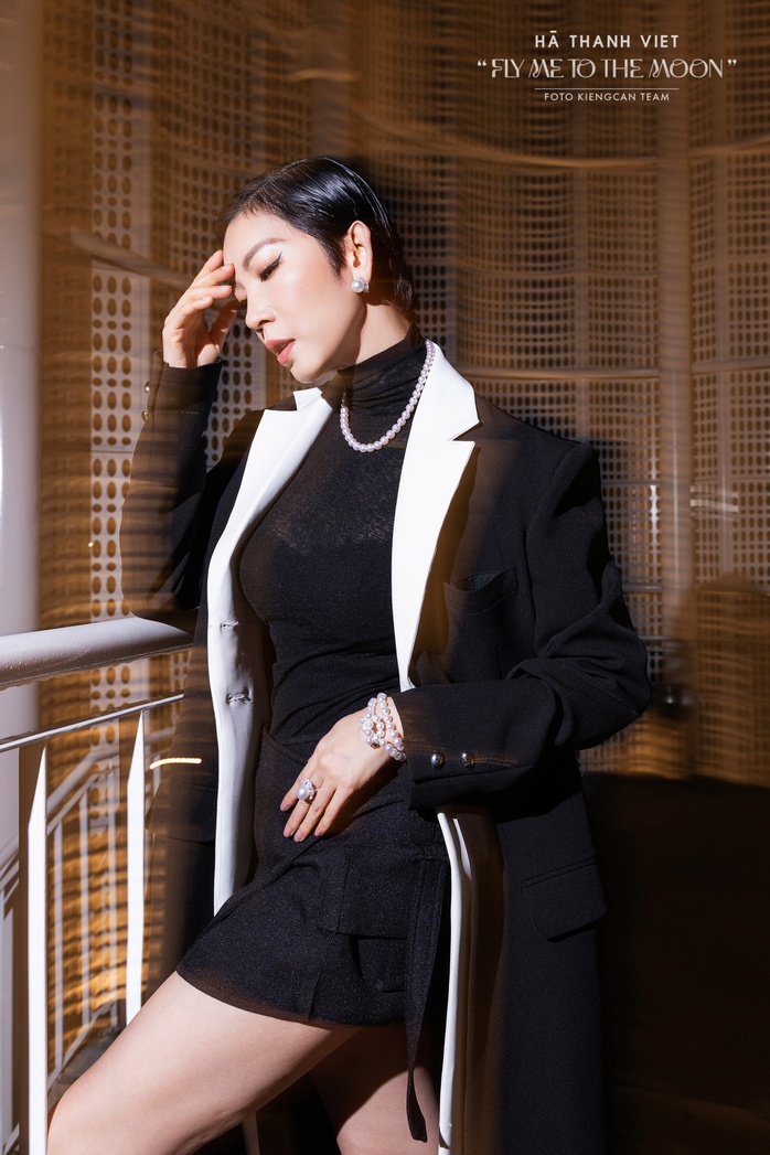Xuân Lan biến báo ở thảm đỏ- Ảnh 2. Xuân Lan biến báo ở thảm đỏ- Ảnh 2.