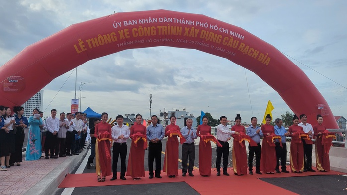 Niềm vui của người dân ở quận 7 và Nhà Bè sáng nay- Ảnh 3. Niềm vui của người dân ở quận 7 và Nhà Bè sáng nay- Ảnh 3.